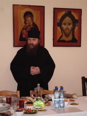 3-Схимонах Никодим в монастырской трапезной